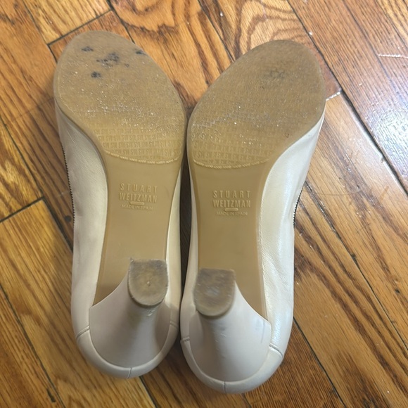 STUART WEITZMAN Cream and Black Elastic Trim Easily Round Pump, 6.5 - Picture 8 of 10